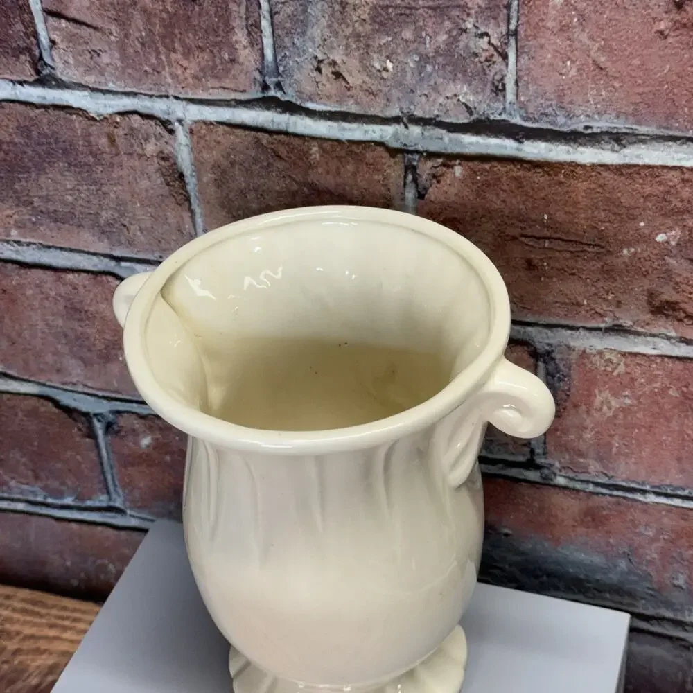 RRP Co Roseville Ohio Cream White Vase #403 7.5